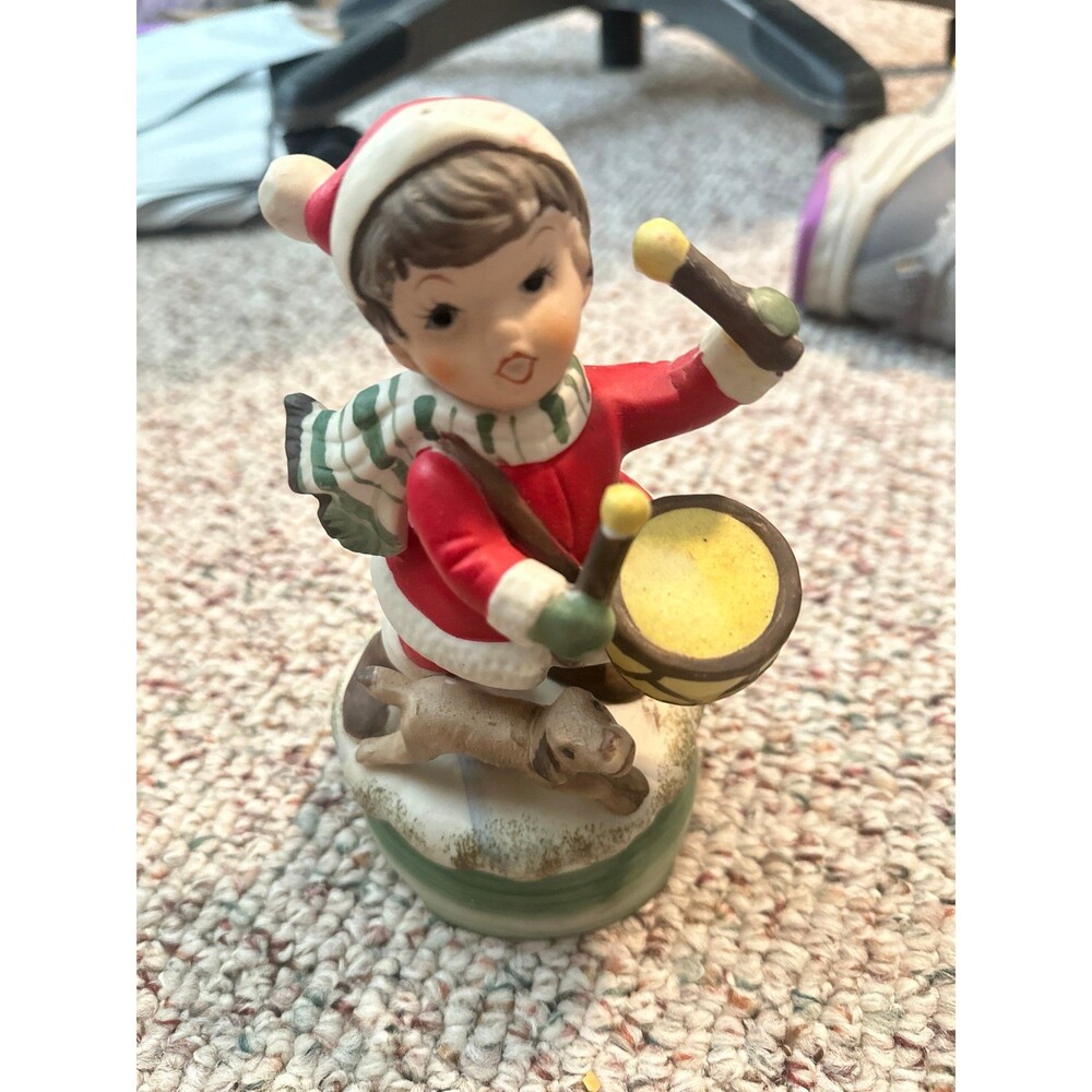 Vintage ceramic figurine boy with drums and a dog from 1975